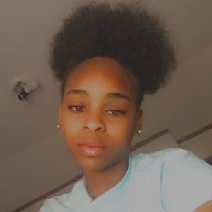 Meet your Posher, Briana